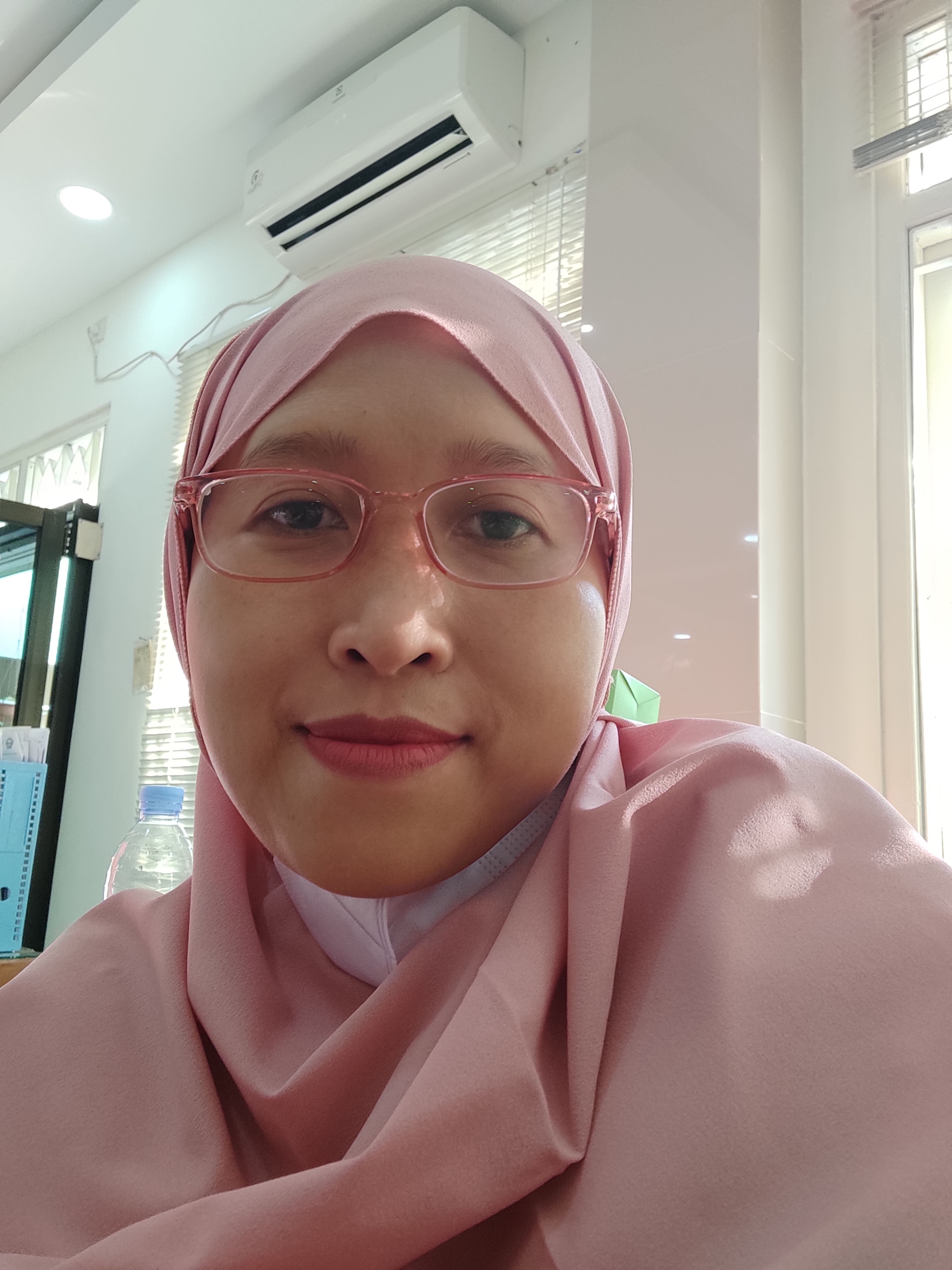 Aris Rahmiyati, SE